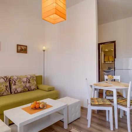 Apartment Apartman Besi