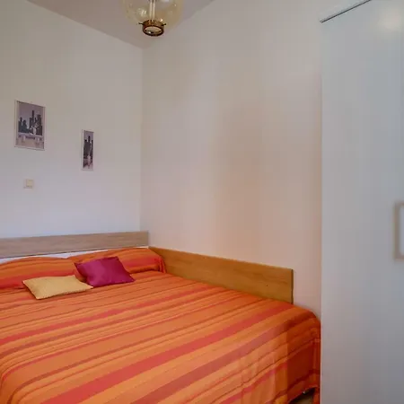 Apartman Besi Apartment *