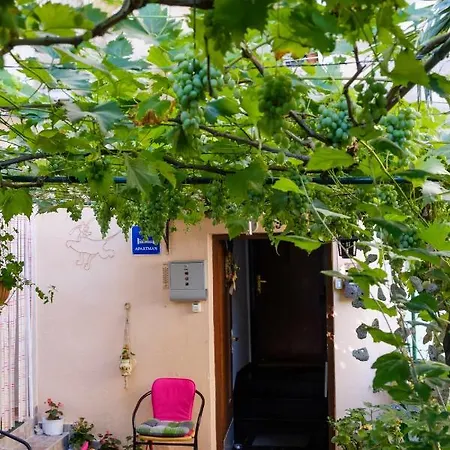 Apartman Besi Apartment *