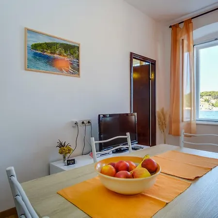 Apartman Besi *